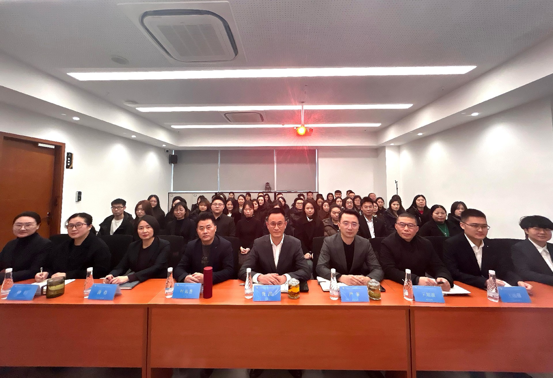 意大利贵宾会圆满召开“骏业日新 驭势而驰”——2025年度工作总结表彰暨2026年工作部署会